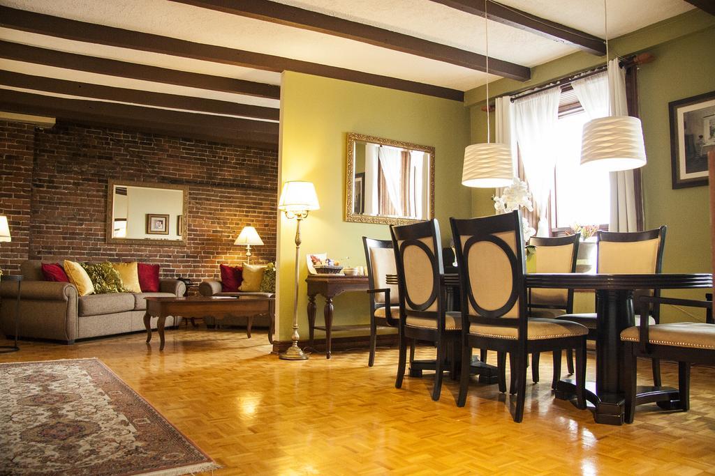 Auberge De La Place Royale, Montreal